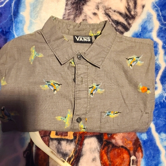 Boys short sleeve button down shirt. - Picture 2 of 3